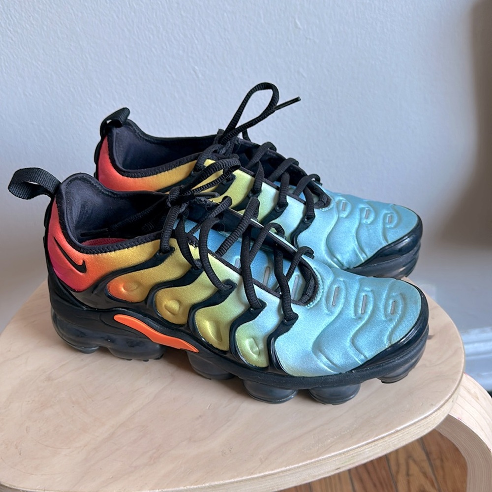 Nike Women’s Air Vapormax Tropical Sunset Size 8